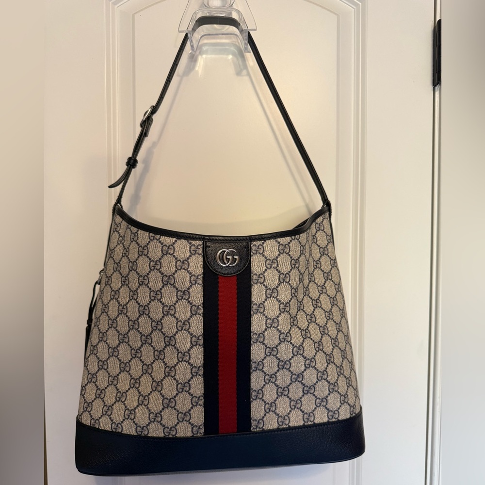 Gucci Ophidia GG Medium shoulder bag